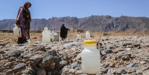 «نذر آب» برای روستاهای تشنه خراسان‌جنوبی | از تأمین ۱۱ تانکر آب آشامیدنی تا توزیع ۴۲۵ بسته معیشتی